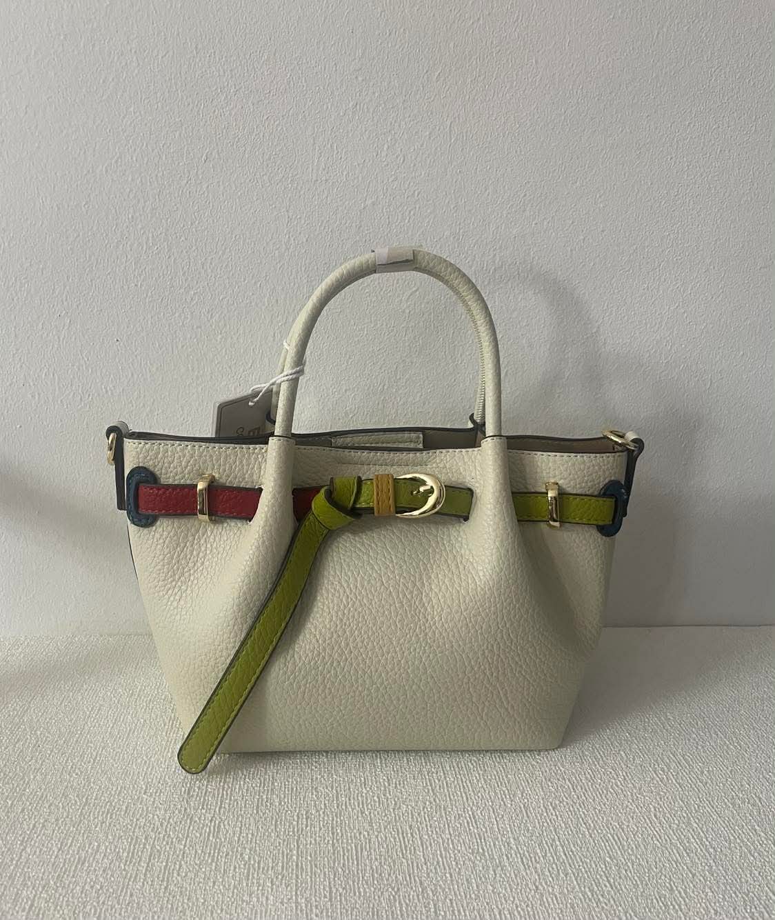 https://accessoiresmodes.com//storage/photos/360/DAVID JONES/received_734186913116669.jpeg